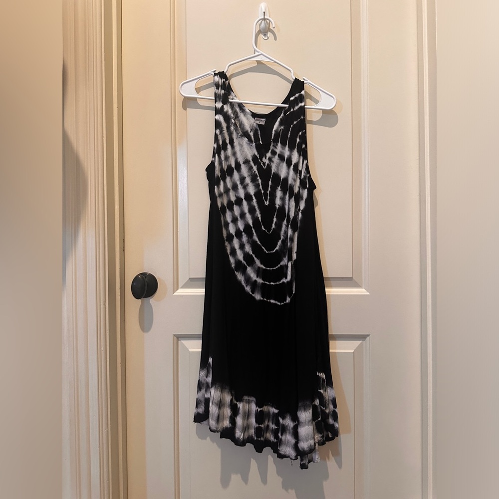 Little Lies Black and White Tie-Dye Sleeveless Dress